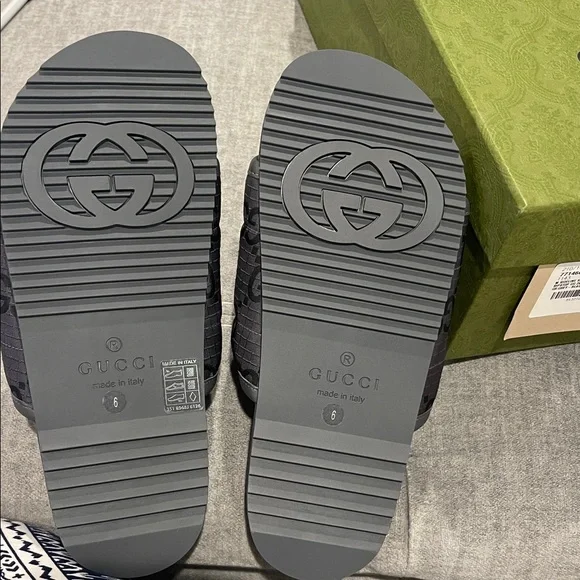 Gucci Gray Logo Slide Sandals - Picture 4 of 5